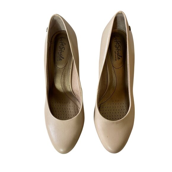 LifeStride Beige Closed Toe Pumps Vegan Leather 7.5 W - Picture 3 of 10